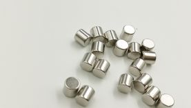 強(qiáng)力磁鐵是否易碎？「聚盛磁鐵」